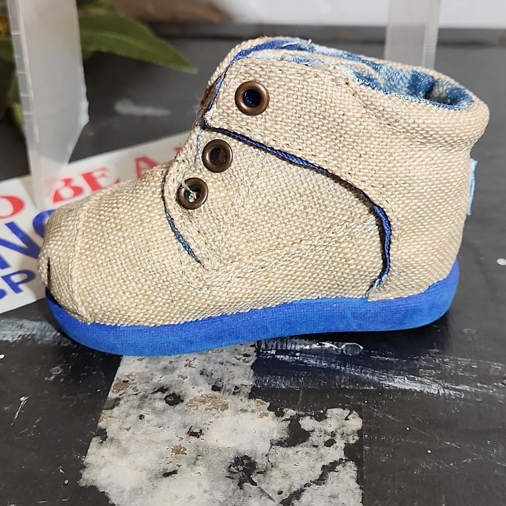 TOMS Canvas Sneaker 2T Baby Euc